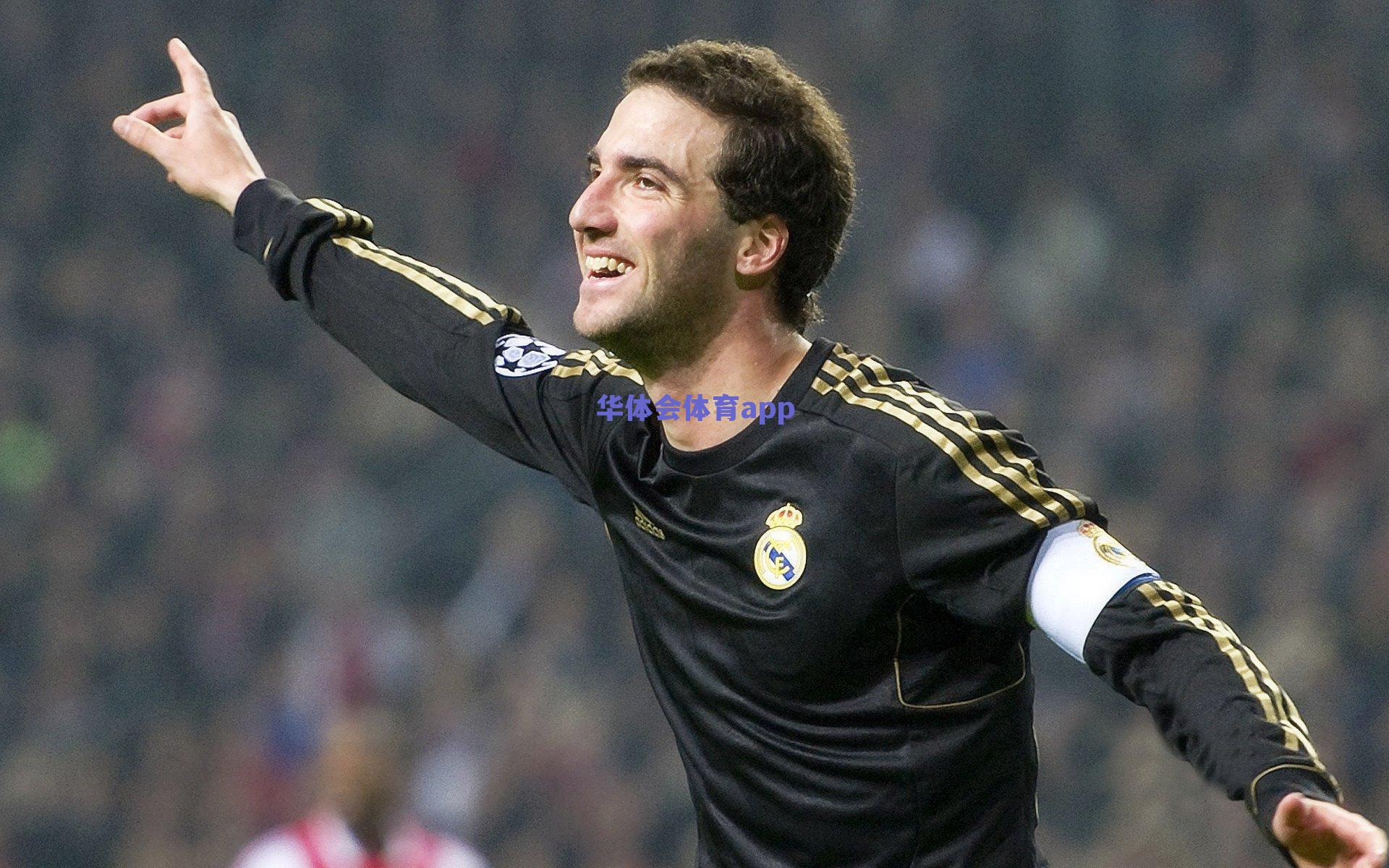 华体会体育app：安菲尔德之夜，球迷齐声高歌若塔赞歌，红军精神在歌声中传承